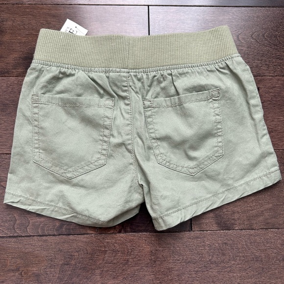 2 for $10 ⭐️ NWT Girls Twill Pull on Shorts Green Size 5 Olive Green Shorts - Picture 2 of 3